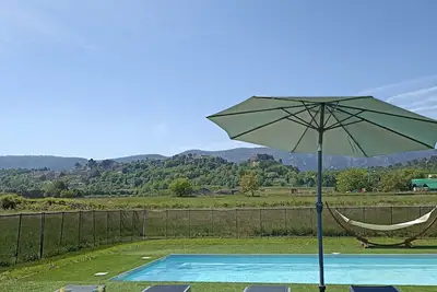 Image de Promo fin juin, face à Ménerbes, tout rénové et proche des visites, déco nature