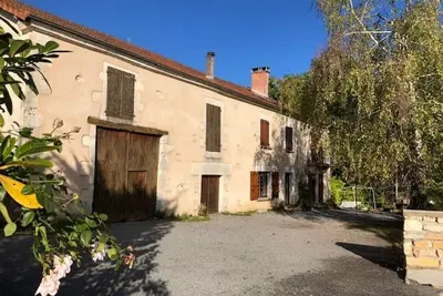 Grand gîte au milieu des prés