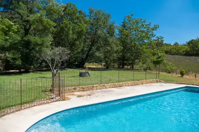Image de Lourmarin Mas Provençal Piscine