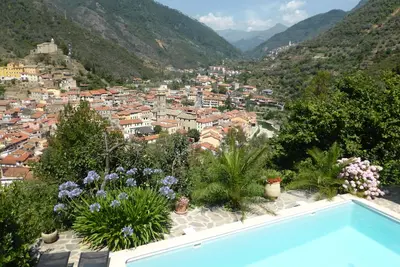 Image de Villa avec Piscine 6/8 personnes sur les hauteurs de Badalucco - 12 km de la mer