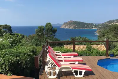 Image de Bas de villa, piscine, vue mer extra, plage à 7min, 3ch + studio clim en option
