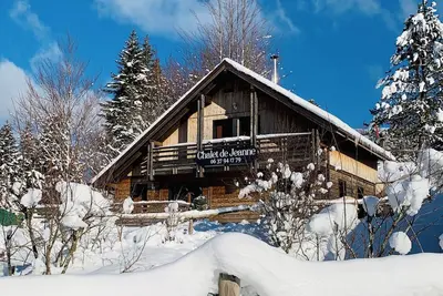 Image de Chalet de Jeanne avec Wifi, Jaccuzi & Sauna privatif à 2min des pistes de ski