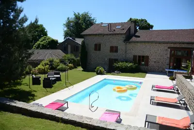 Image de Gite rural grande capacité grand luxe avec sauna, spa et piscine chaufée privée