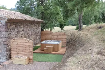 Image de Maison en pierres avec jacuzzi, entre Cannes et Fréjus, mini loft indépendant, clim