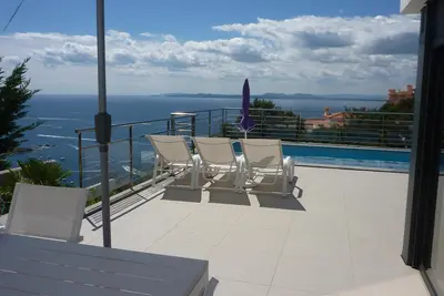 Image de Villa contemporaine, 8 pers, piscine et ascenseur privés, superbe vue mer.