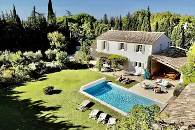 Image de Saint-Rémy-de-Provence, à 4 kms, mas de charme au calme absolu, à pied du centre