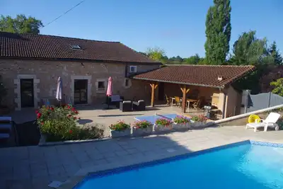 Image de Maison de Campagne spacieuse et confortable avec piscine privée (2 à 8 prs  )