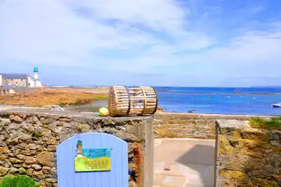 Image de Maison sur l'île de sein, les pieds dans l'eau, pouvant accueillir 12 personnes