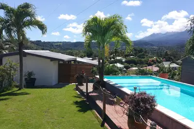 Image de Petite maison piscine très belle vue montagne 2 chambres