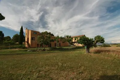 Image de Mas de caractère dans ancienne ferme, au pied du Luberon, jusqu’à 8 personnes