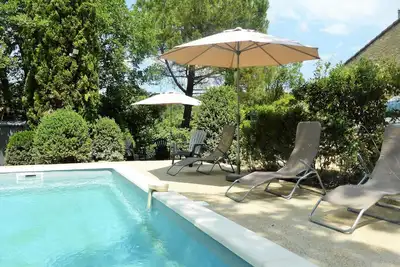 Image de mas en pierres  et piscine privée jusqu'à 8 personnes