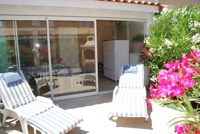 Image de Portiragnes Plage. Maison T3 chambres climatisées dans résidence avec piscine.