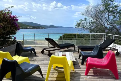 Image de Villa bord de mer, plage à moins d'une minute à pied, jardin et parking privé