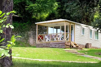 Image de Mobile home Confort 6 personnes, en bord de rivière, calme et nature