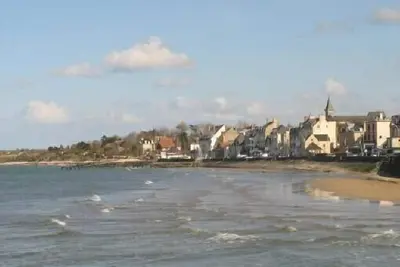 Image de Logement lumineux, grand balcon vue sur mer et sortie du port. Parking gratuit.
