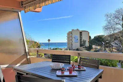 Image de Appartement 2 pièces, climatisé, 100m plage, parking, Le Lavandou