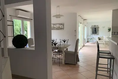 Image de belle bastide provençale T5, 4 chambres, climatisée 5 mn plages et centre ville