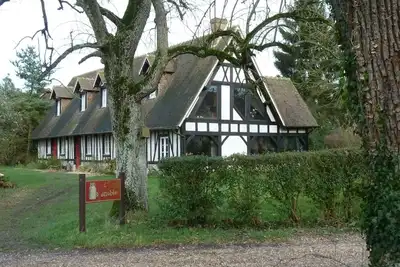 Image de Cottage normand d'exception spacieux pour vous seuls dans un grand parc arboré