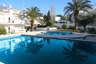 Image de Bel Appartement Tout Confort Dans Residence exposition Sud Vue jardin+piscine.