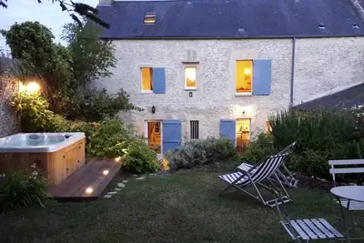 Image de Maison en pierres du 18ème siècle au coeur des plages du débarquement