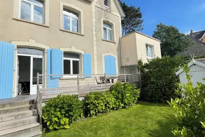 Image de Maison avec jardin et parking privé en centre ville à 200 m de la plage