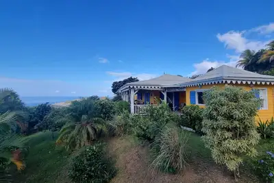 Image de Jolie villa creole, belle vue dégagée sur la mer caraibe et les pitons du Carbet