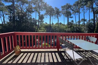Image de Appartement Calme aux Abatilles avec Terrasse pour 6, Parking & Proche Plages