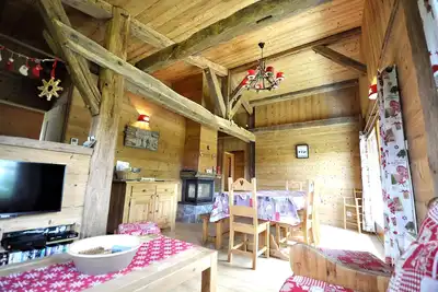Image de Beau chalet déco Bois 10/11pers Wifi 4chbr 3sbd confort qualité vue nature calme