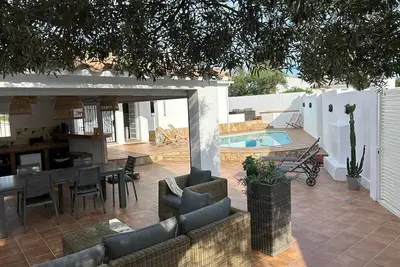 Image de Villa 12 p. : piscine privée, cuisine extérieure, parkings à 1500 m de la plage!
