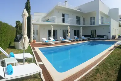Image de Luxury Villa with sea view rooftop & swimming pool at 900m from the beach