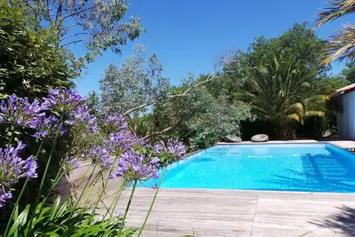 Image de Grande piscine, 5, 5km de la plage, 2km du golf, accès direct piste cyclable