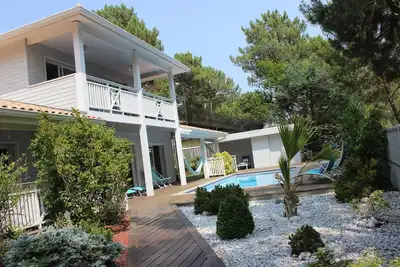 Villa Privee 4**** Carcans Plage\nPISCINE Chauffee \nWIFI\nBORNE ÉLECTRIQUE Auto