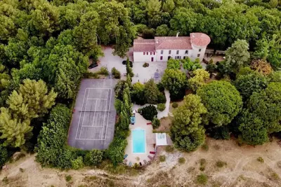 Image de Mas provençal du 18ème siecle avec piscine à moins de 20 mn d'Aix en Provence