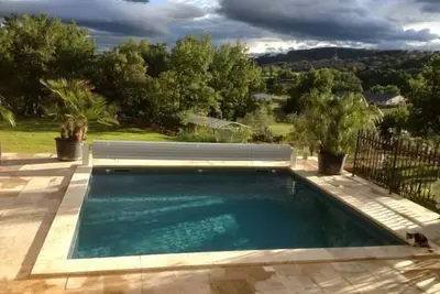 Image de maison indépendante de charme avec piscine privée