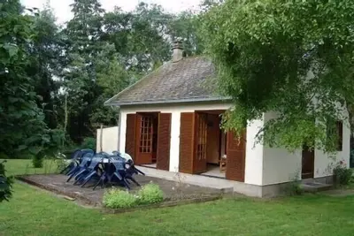Image de maison de plein pied dans un hameau à la campagne et au calme