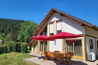 Image de Chalet, Gérardmer, 100m du lac, 3*, tout confort, calme avec terrain