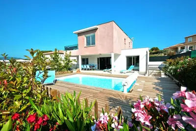 Image de Villa Aloha : Villa contemporaine avec piscine chauffée à Fréjus, Côte d’Azur