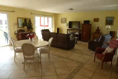 Image de Maison spacieuse: 180m2 habitable, grand confort au calme avec Piscine