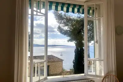 Image de Un petit coin de paradis. . . avec vue spectaculaire sur la baie de sanary