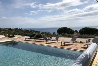 Image de Magnifique villa avec vue mer exceptionnelle et piscine chauffée