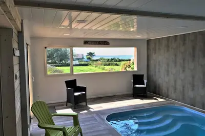 Image de Superbe Vue Mer Piscine intérieure privée 29° plage à pieds 300 m