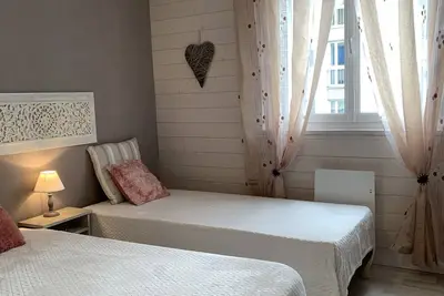 Image de Bel appart avec 2 chambres. classé ** 2/4 pers entre ville et Lac\n parking privé