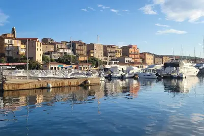 Propriano  T2 à 2 pas des plages Tout confort, idéalement situé, résidence calme