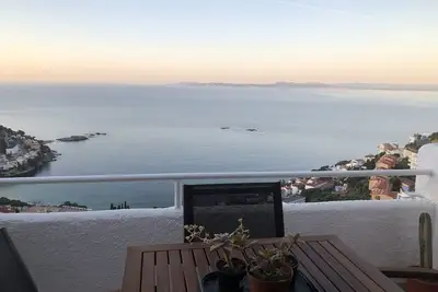 Image de Jolie maison de vacances à Canyelles Petites avec vue sur mer