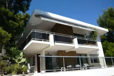 Image de Villa 140m² 6/8 personnes vue sur la rade de Toulon petit animal accepté