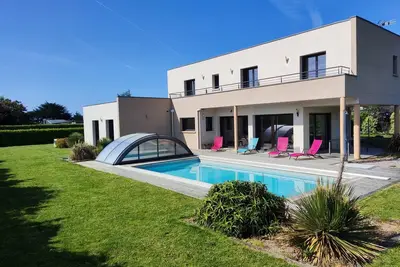 Image de Villa moderne aux Sables d'Or avec piscine chauffée