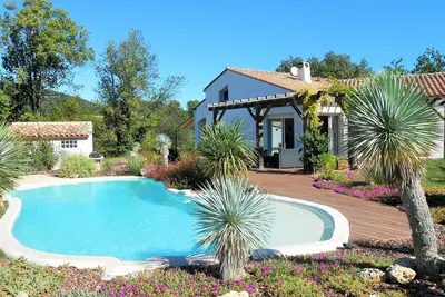 Image de Derniere Minute. Belle villa de vacances climatisée avec jardin, piscine plancha