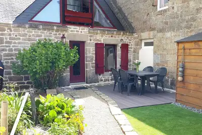 Image de petite maison en plein bourg de Plouhinec tout confort