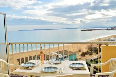 Image de Appartement vintage avec terrasse face mer - 4 couchages, parking sécurisé