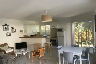 Image de T3 en Duplex   Bord Plage Avec Petit Jardin Et Parking Prive.